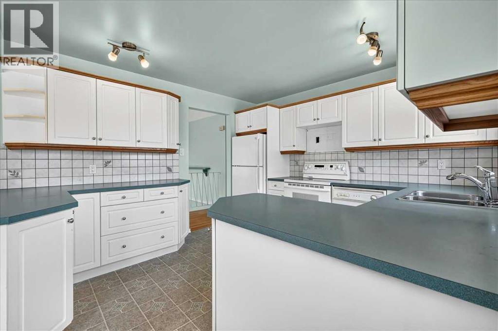 7727 Bowcliffe Crescent NW, Calgary, Alberta  T3B 2S6 - Photo 14 - A2328949