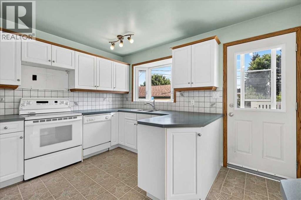 7727 Bowcliffe Crescent NW, Calgary, Alberta  T3B 2S6 - Photo 15 - A2328949