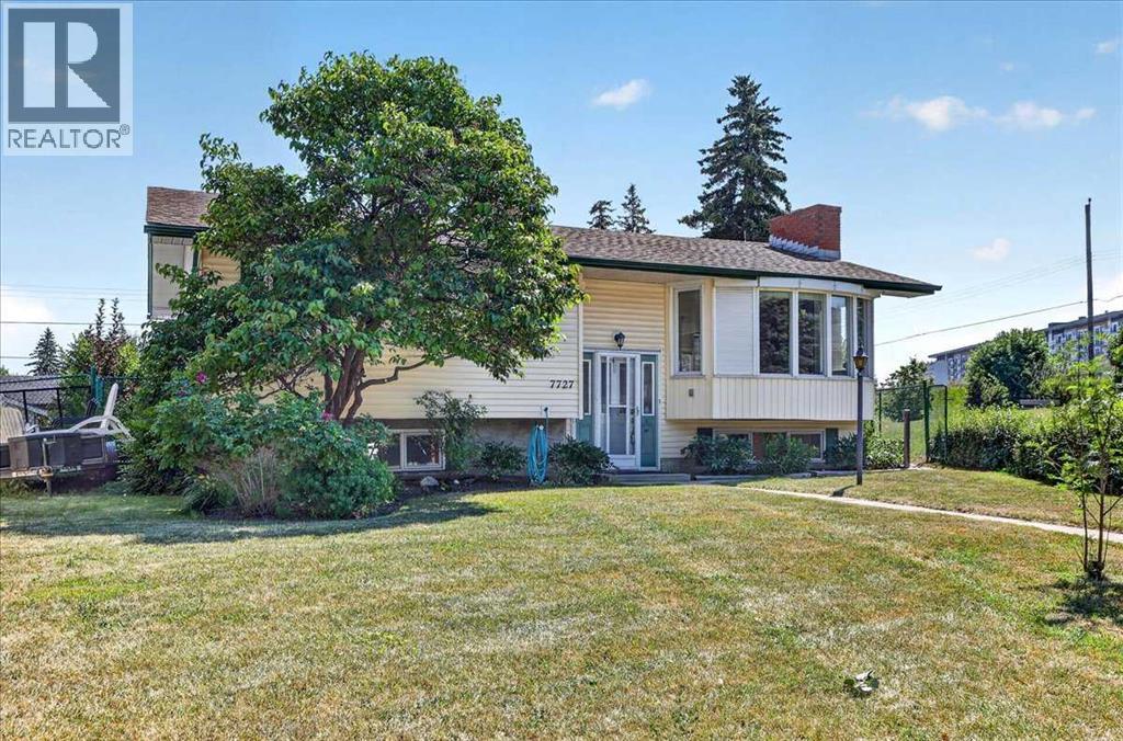 7727 Bowcliffe Crescent NW, Calgary, Alberta  T3B 2S6 - Photo 1 - A2328949