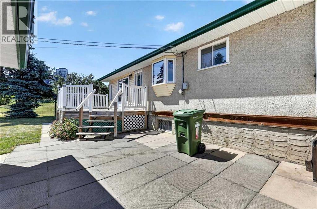 7727 Bowcliffe Crescent NW, Calgary, Alberta  T3B 2S6 - Photo 39 - A2328949