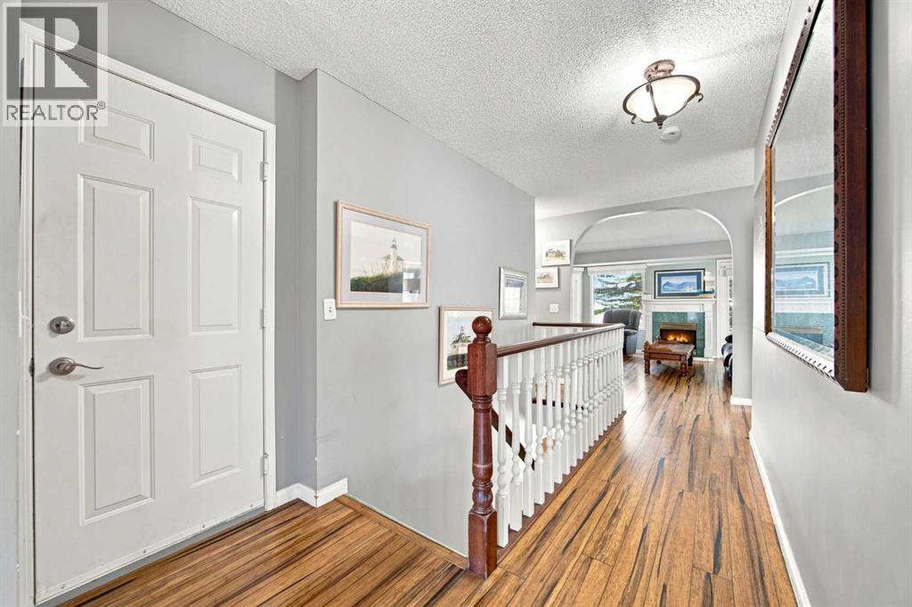 128 Sienna Park Green SW, Calgary, Alberta T3H 3N7 - Photo 5 - A2330020