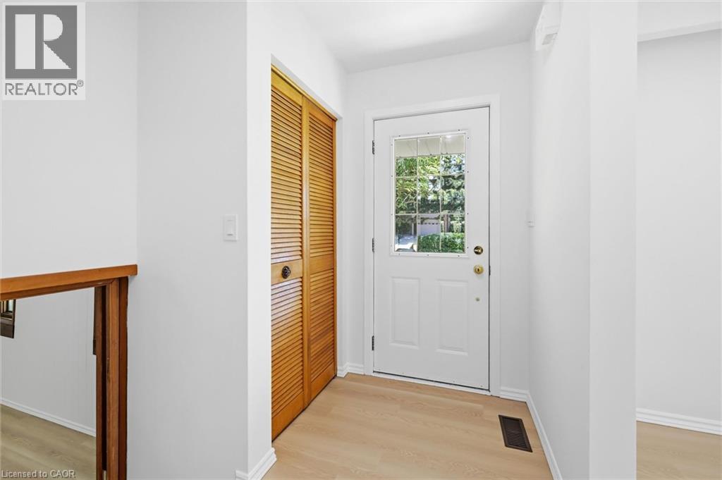 34 Christopher Drive, Hamilton, Ontario  L9B 1G7 - Photo 5 - 40852496