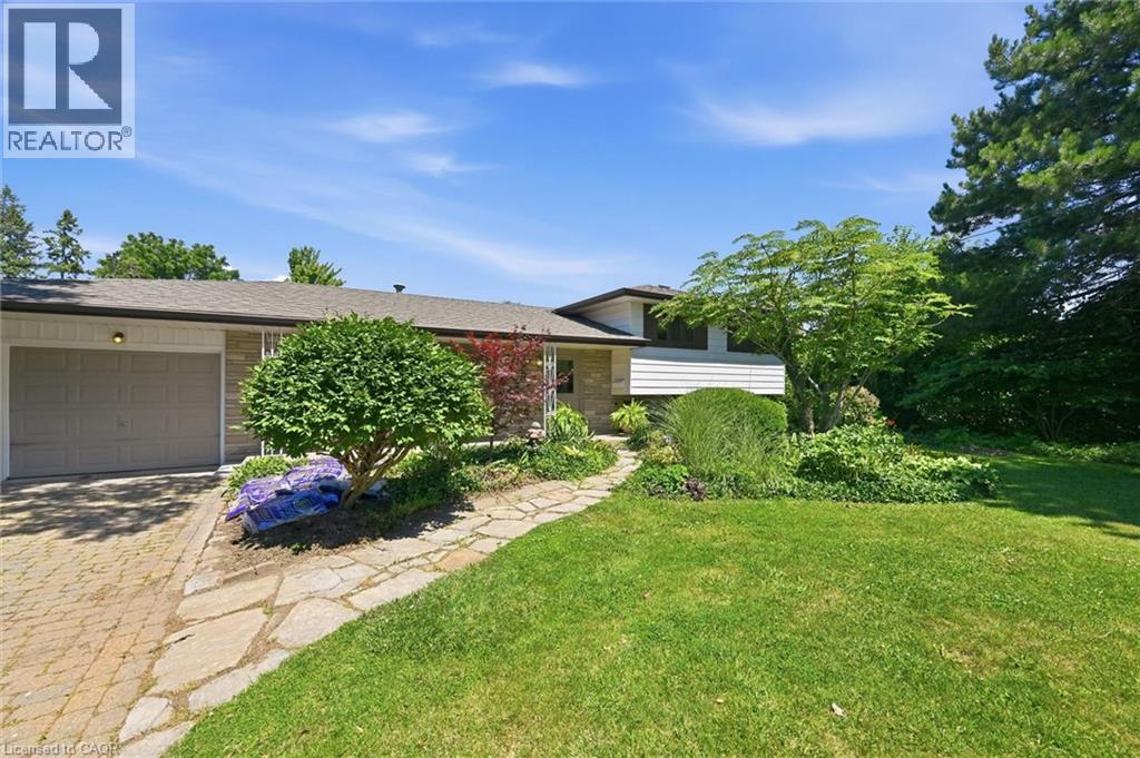34 Christopher Drive, Hamilton, Ontario  L9B 1G7 - Photo 2 - 40852496