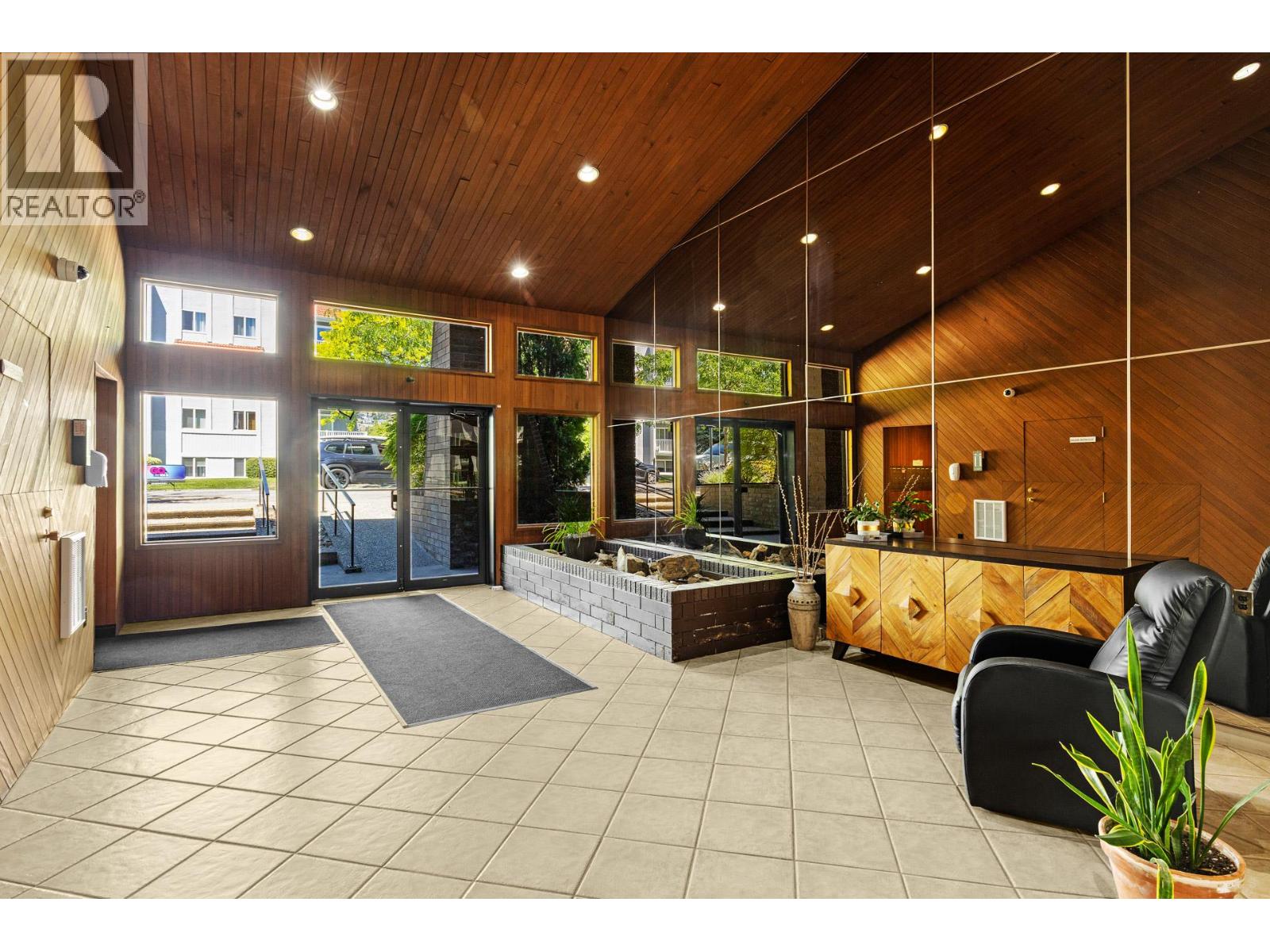 983 Bernard Avenue Unit# 106, Kelowna, British Columbia  V1Y 6P7 - Photo 3 - 10393885