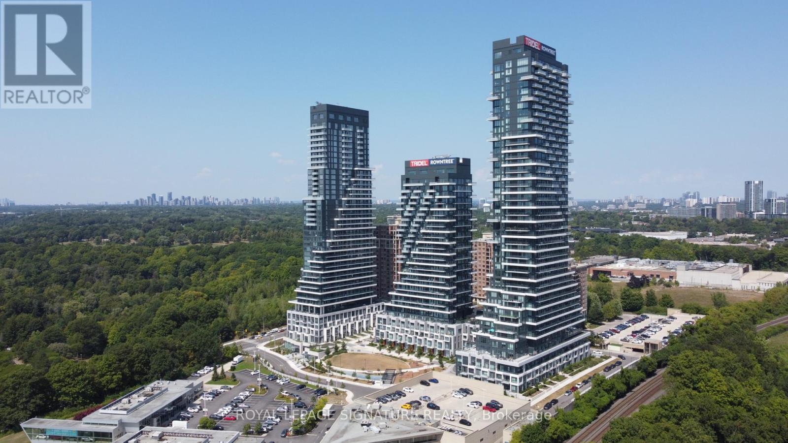 <div class="slider-price">$950,000</div><p>2009 - 30 Inn On The Park Drive, Toronto, Ontario</p>