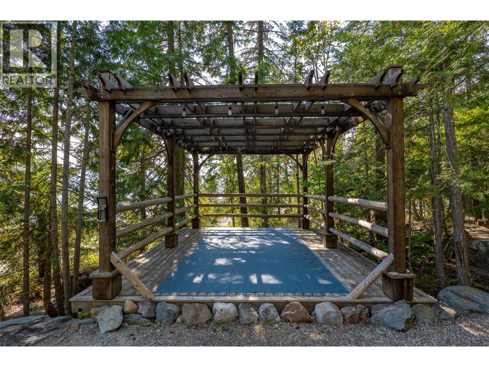 6677 Squilax-Anglemont Road, Magna Bay, British Columbia  V0E 1M7 - Photo 15 - 10396554