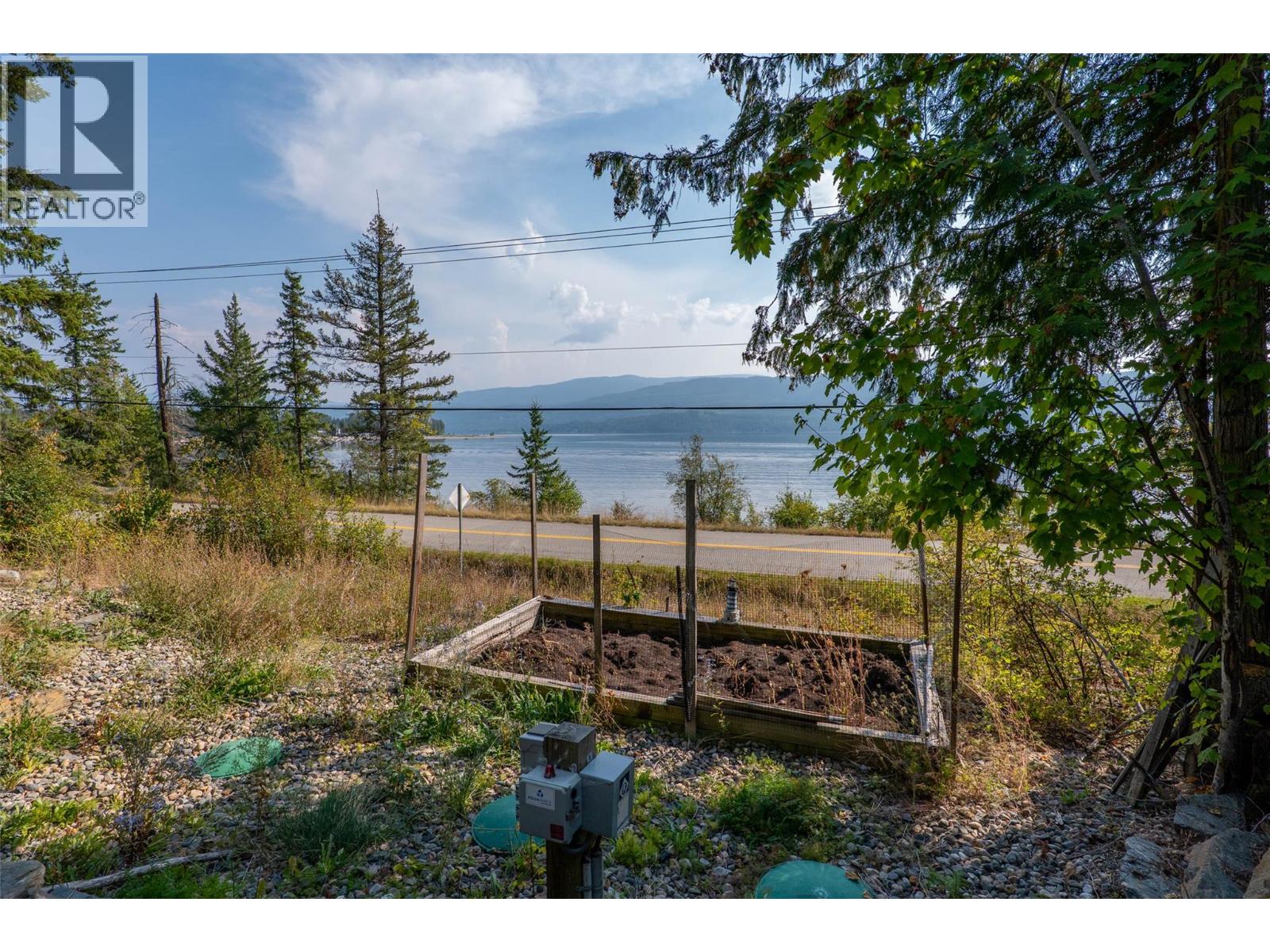 6677 Squilax-Anglemont Road, Magna Bay, British Columbia  V0E 1M7 - Photo 31 - 10396554