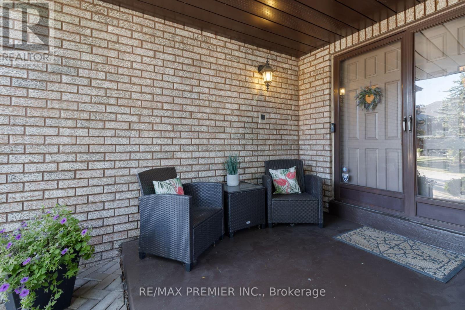 85 Calgary Gardens, Vaughan, Ontario  L4L 8B3 - Photo 3 - N13627216