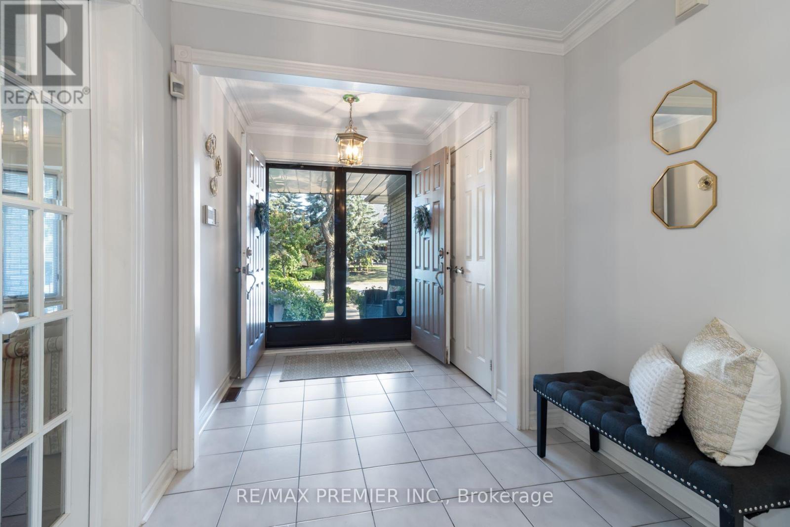 85 Calgary Gardens, Vaughan, Ontario  L4L 8B3 - Photo 4 - N13627216