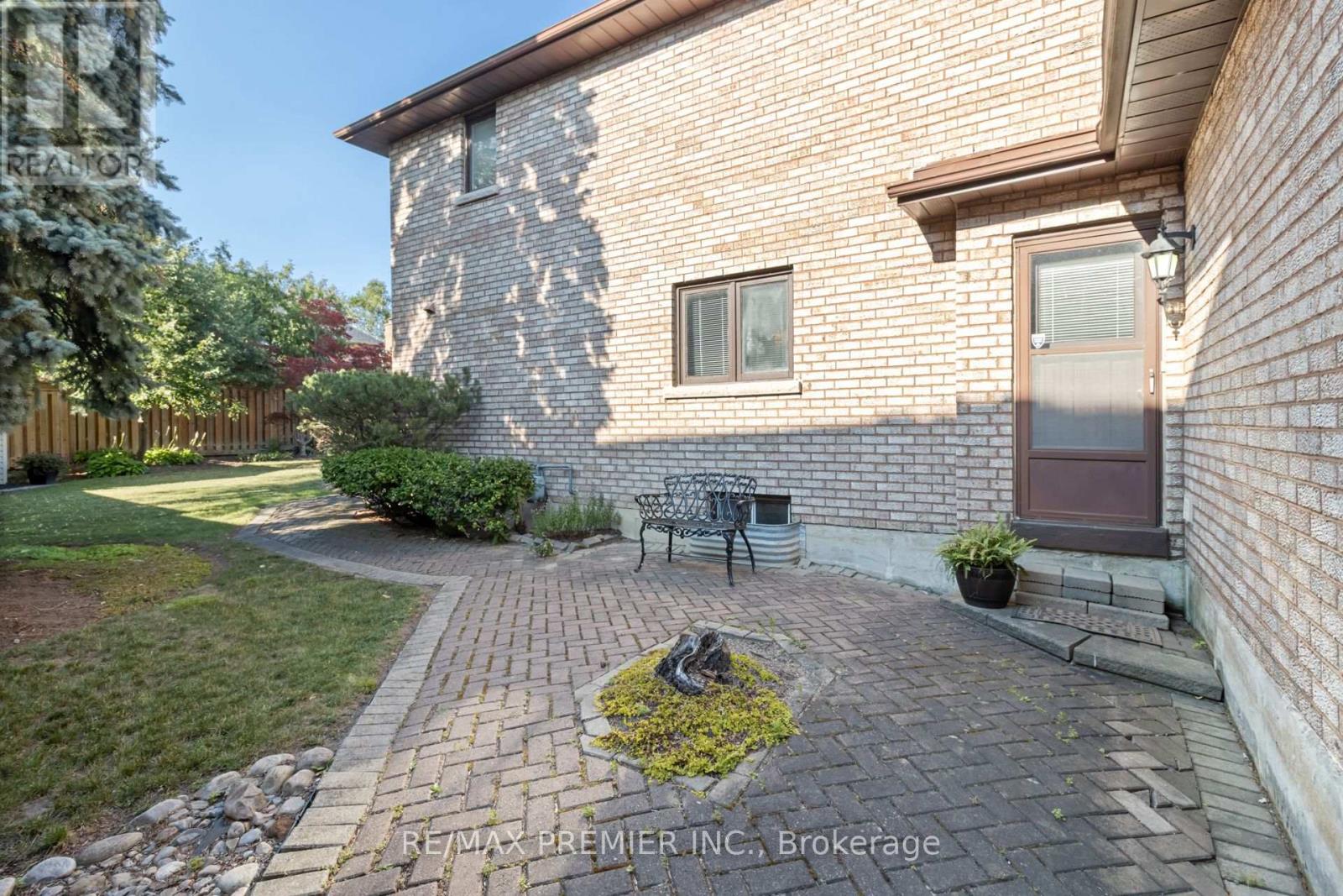 85 Calgary Gardens, Vaughan, Ontario  L4L 8B3 - Photo 46 - N13627216