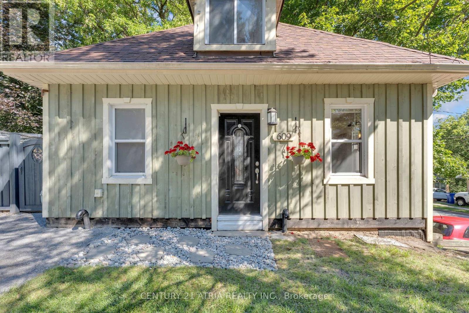 609 PEARSON STREET, Newmarket, Ontario
