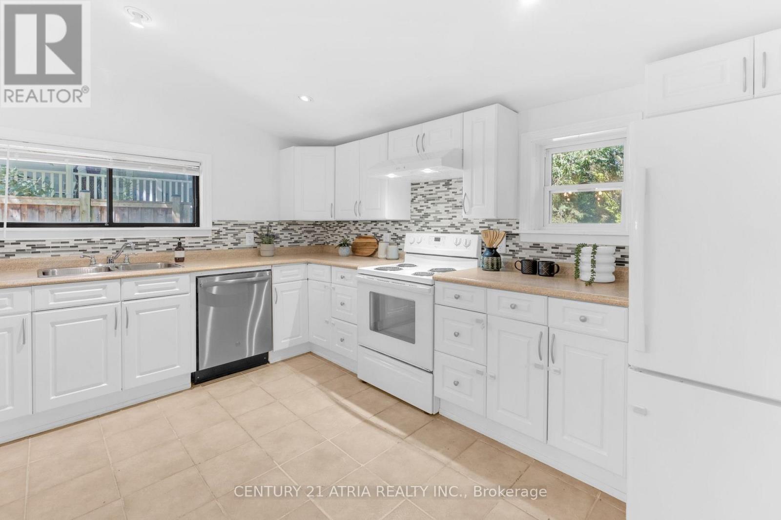 609 Pearson Street, Newmarket, Ontario  L3Y 1G4 - Photo 7 - N13627236