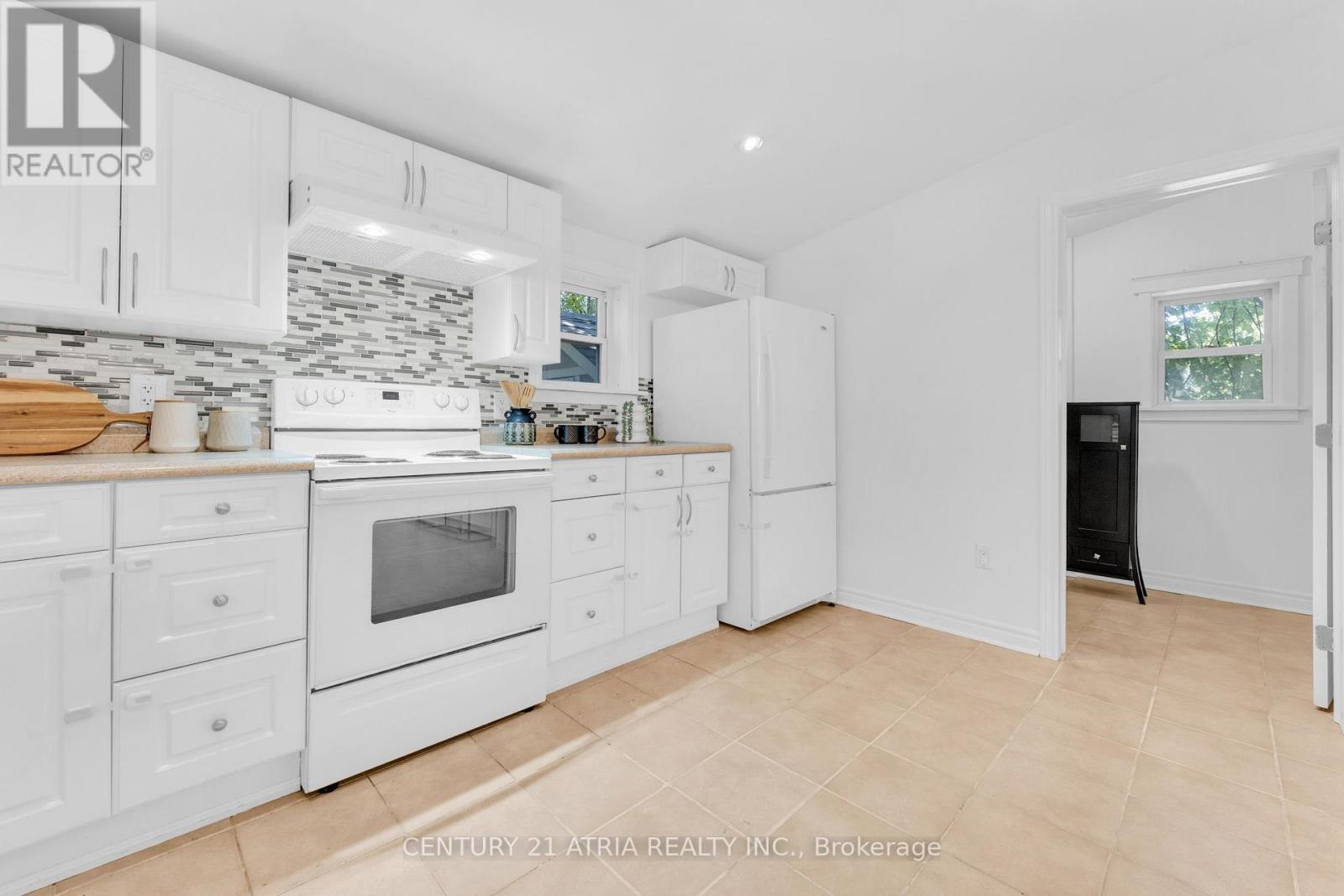 609 Pearson Street, Newmarket, Ontario  L3Y 1G4 - Photo 8 - N13627236