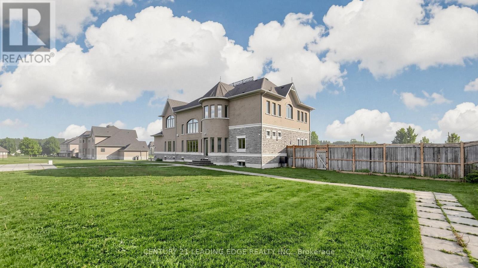 2 Sam Davis Court, Whitchurch-Stouffville, Ontario  L4A 4R4 - Photo 5 - N13627242