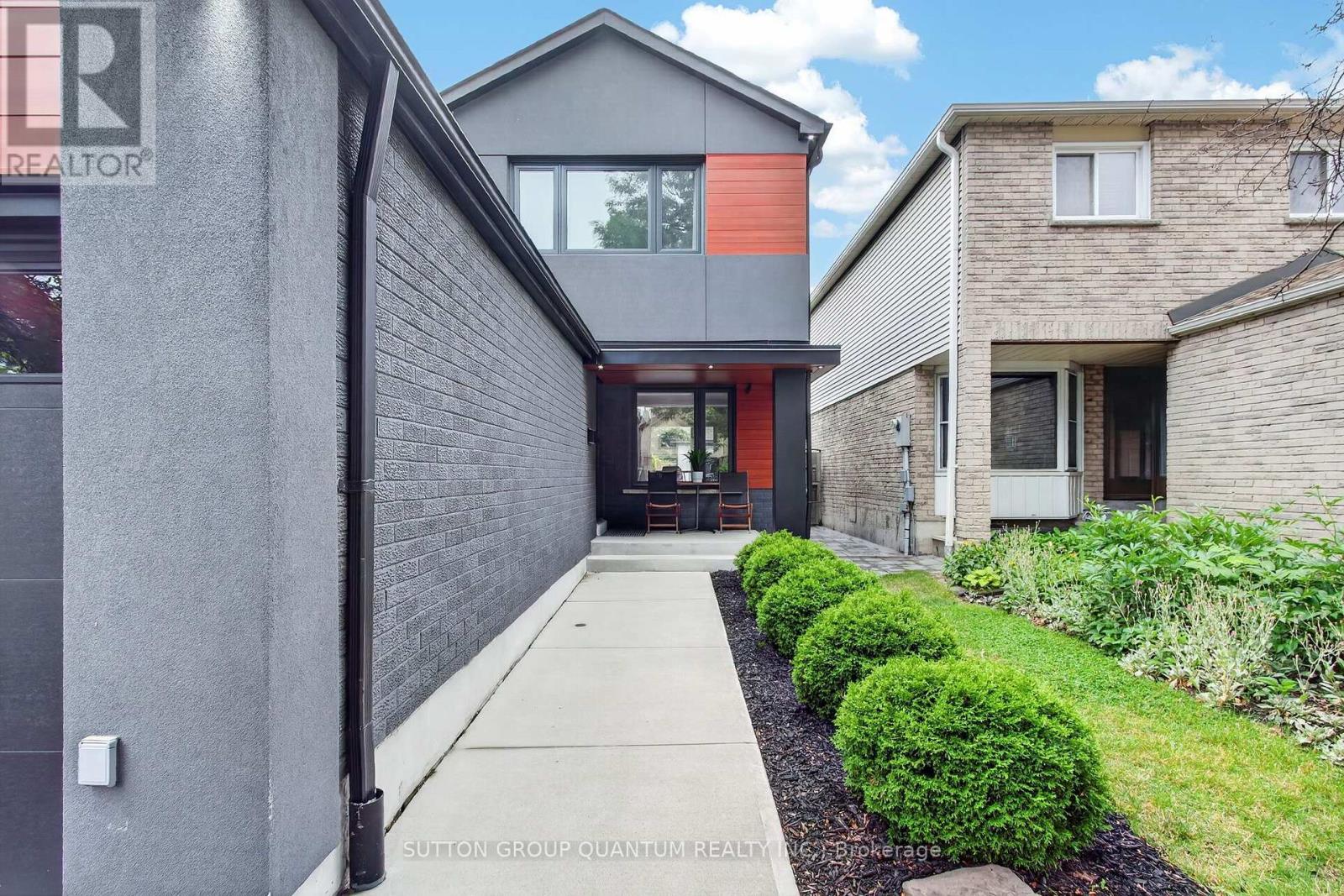 4413 Lee Drive, Mississauga, Ontario  L4W 4A9 - Photo 5 - W13624914
