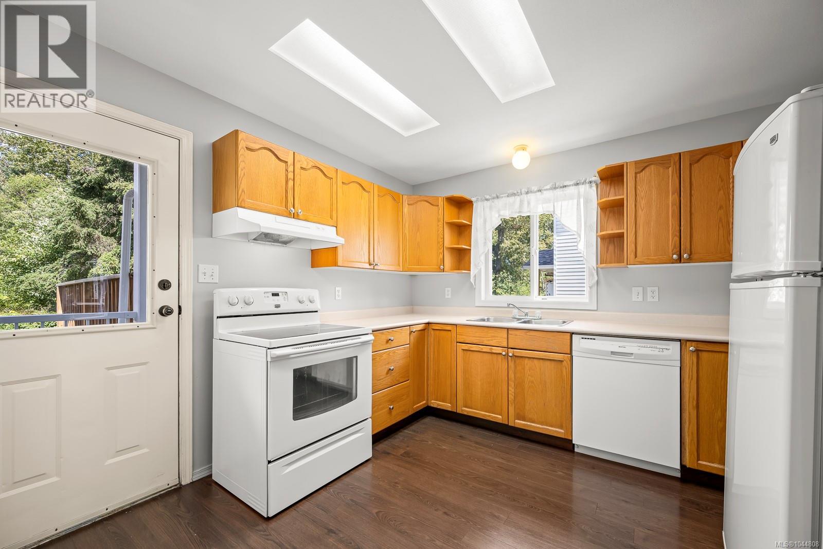 B 2221 Embleton Cres, Courtenay, British Columbia  V9M 8W9 - Photo 7 - 1044808