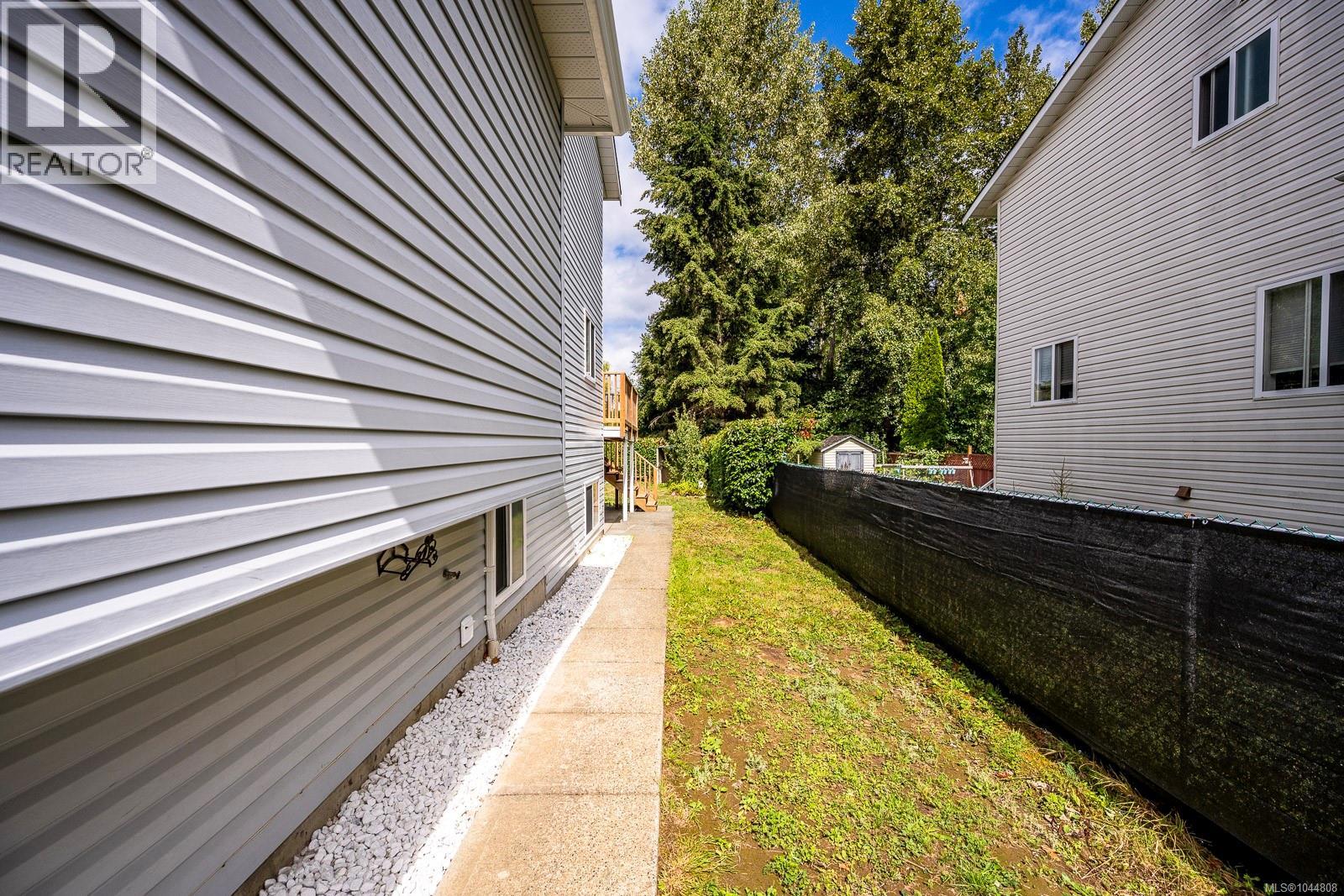 B 2221 Embleton Cres, Courtenay, British Columbia  V9M 8W9 - Photo 12 - 1044808