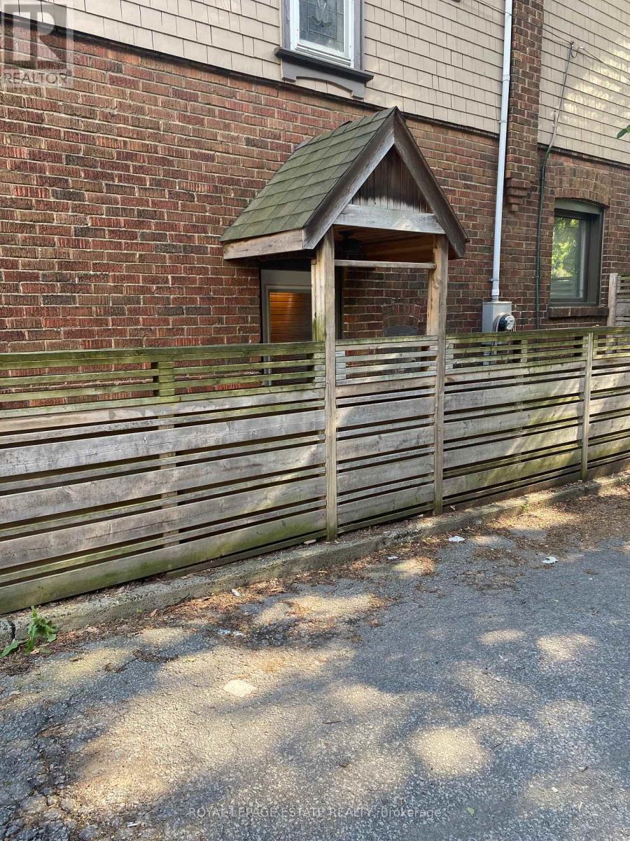 372 Victoria Park Avenue, Toronto, Ontario  M4E 3S8 - Photo 2 - E13596180