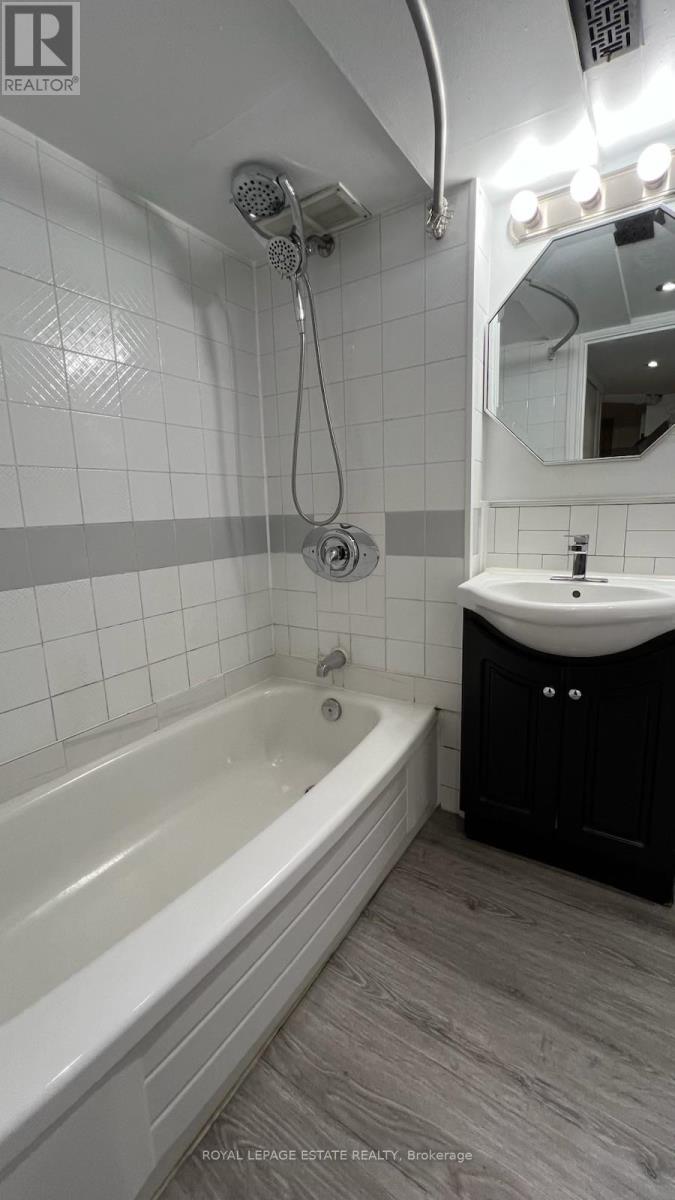 372 Victoria Park Avenue, Toronto, Ontario  M4E 3S8 - Photo 17 - E13596180
