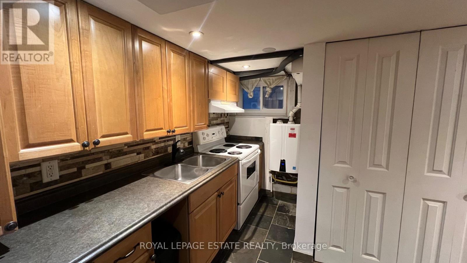 372 Victoria Park Avenue, Toronto, Ontario  M4E 3S8 - Photo 5 - E13596180
