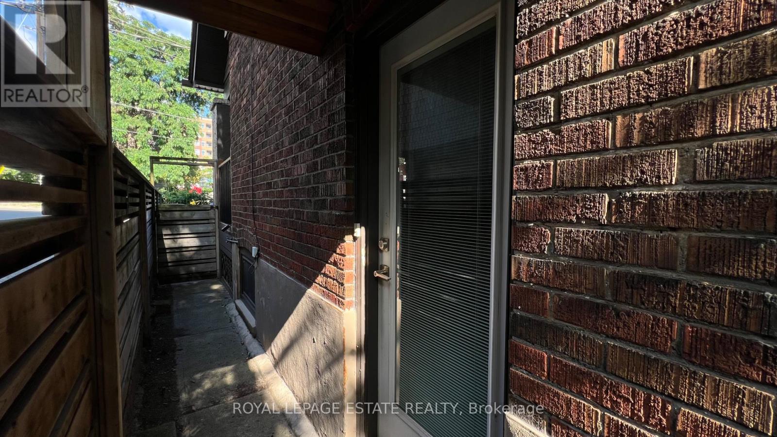 372 Victoria Park Avenue, Toronto, Ontario  M4E 3S8 - Photo 3 - E13596180