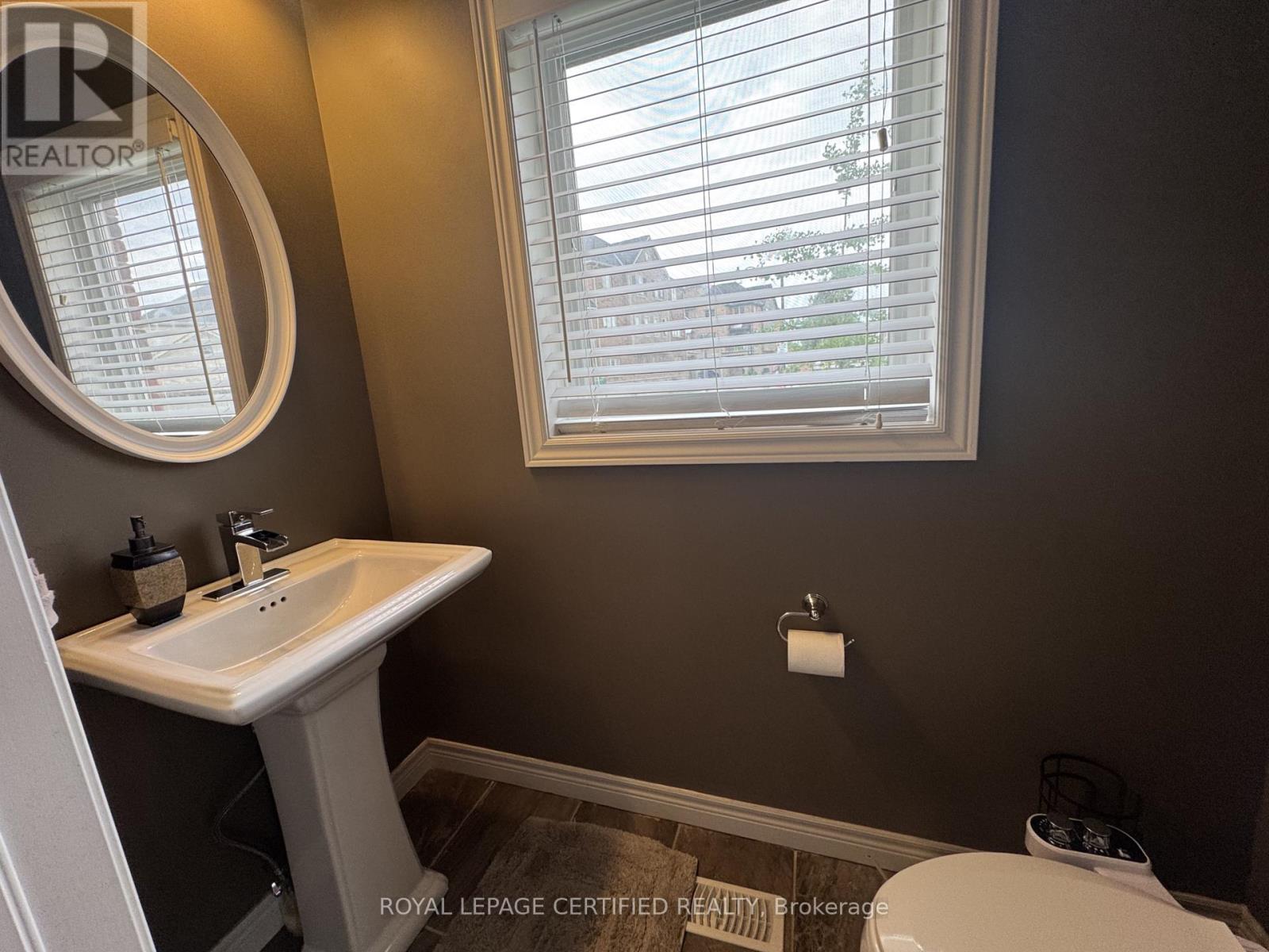 252 Westbank Trail, Hamilton, Ontario  L8K 5R9 - Photo 3 - X13626062