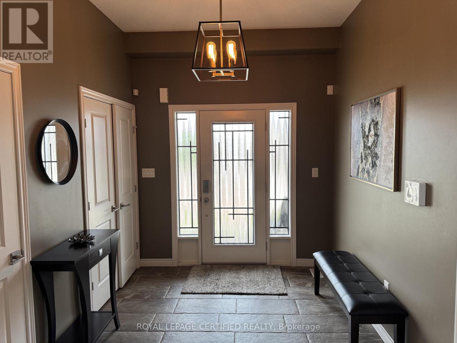 252 Westbank Trail, Hamilton, Ontario  L8K 5R9 - Photo 4 - X13626062
