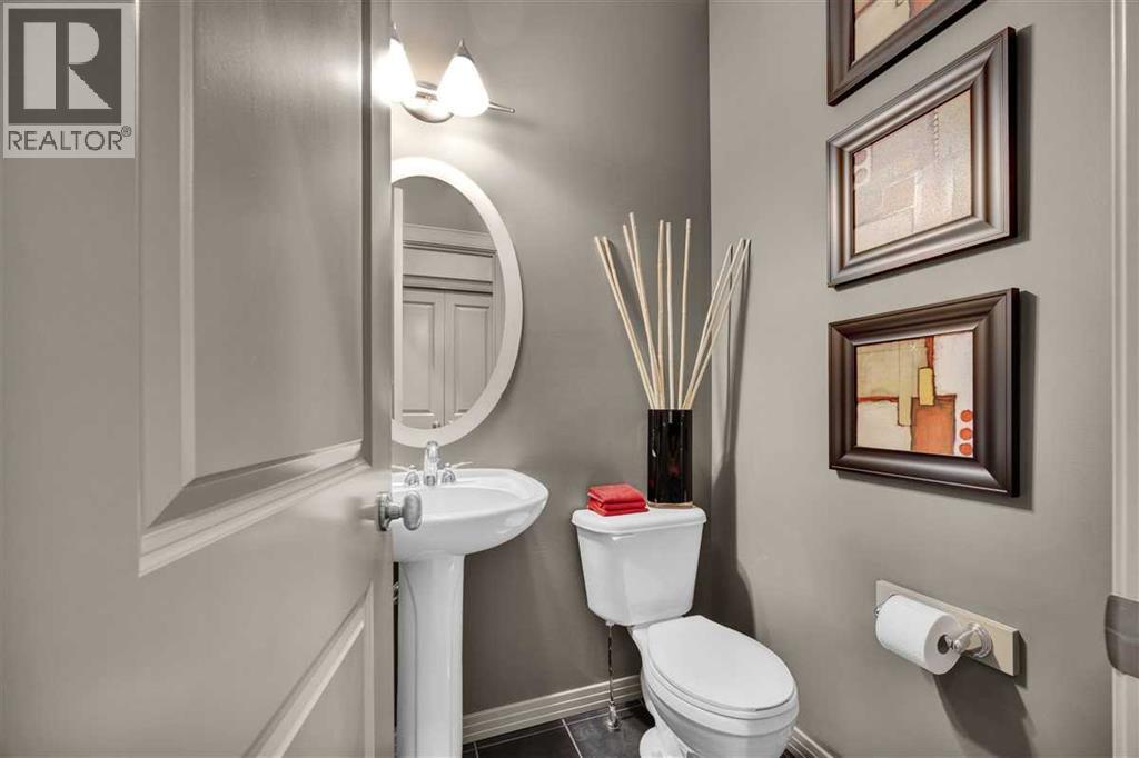 146 Springborough Point SW, Calgary, Alberta  T3H 5T5 - Photo 5 - A2332993