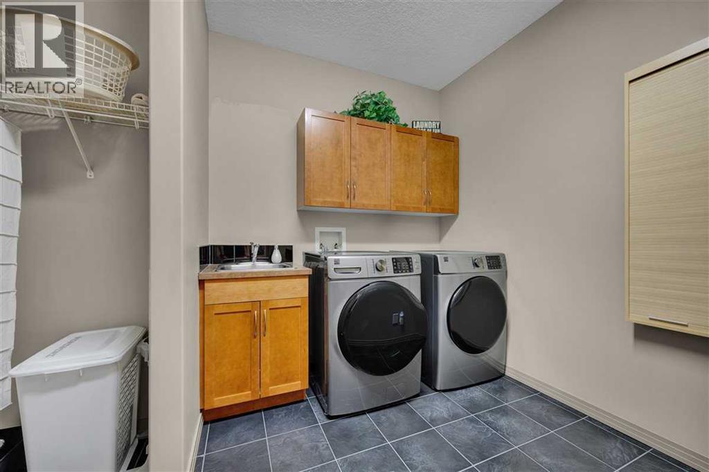 146 Springborough Point SW, Calgary, Alberta  T3H 5T5 - Photo 6 - A2332993