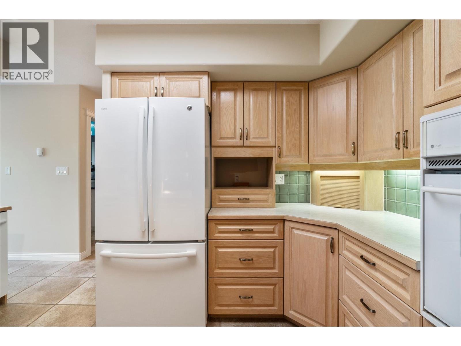 151 25 Street NE, Salmon Arm, British Columbia  V1E 2A8 - Photo 12 - 10396098