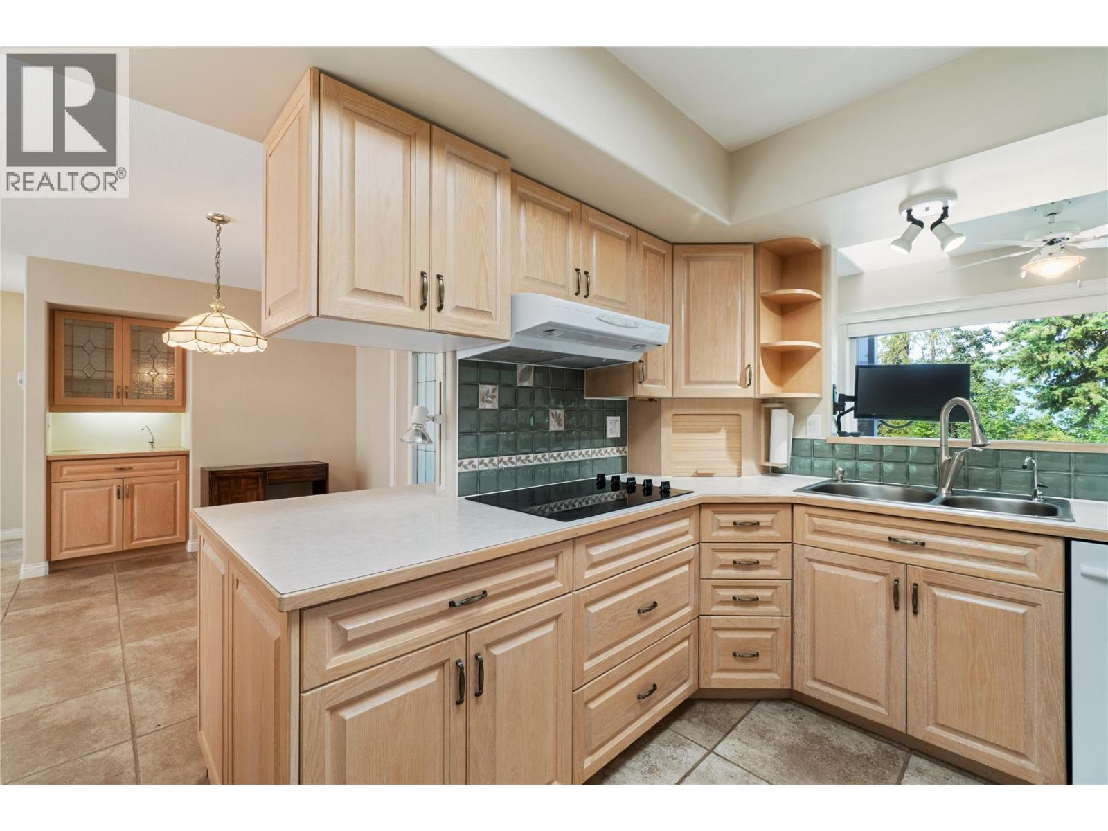 151 25 Street NE, Salmon Arm, British Columbia  V1E 2A8 - Photo 13 - 10396098