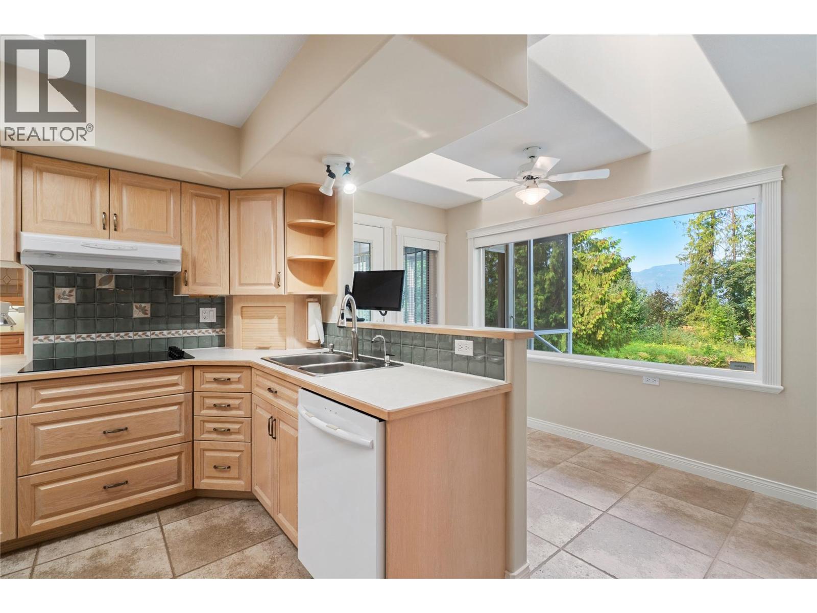 151 25 Street NE, Salmon Arm, British Columbia  V1E 2A8 - Photo 15 - 10396098