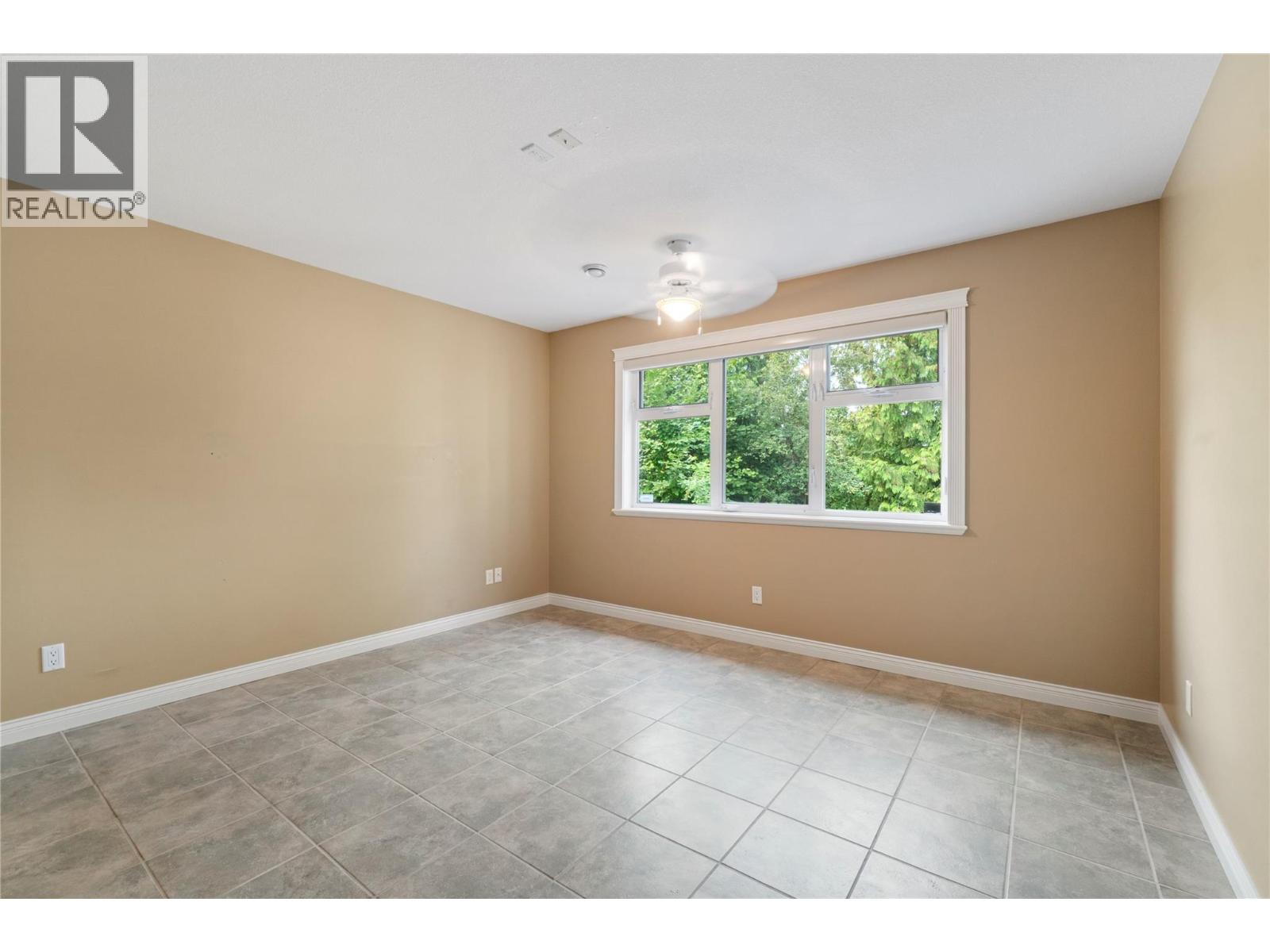 151 25 Street NE, Salmon Arm, British Columbia  V1E 2A8 - Photo 18 - 10396098