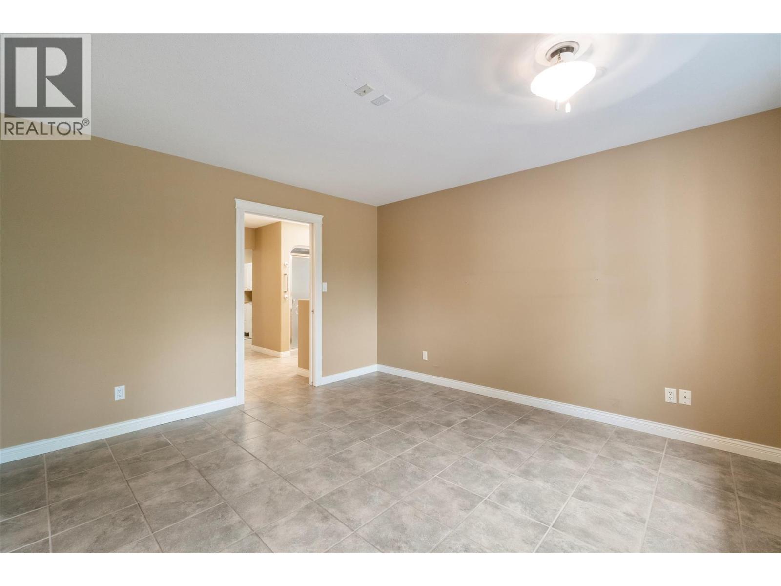 151 25 Street NE, Salmon Arm, British Columbia  V1E 2A8 - Photo 21 - 10396098