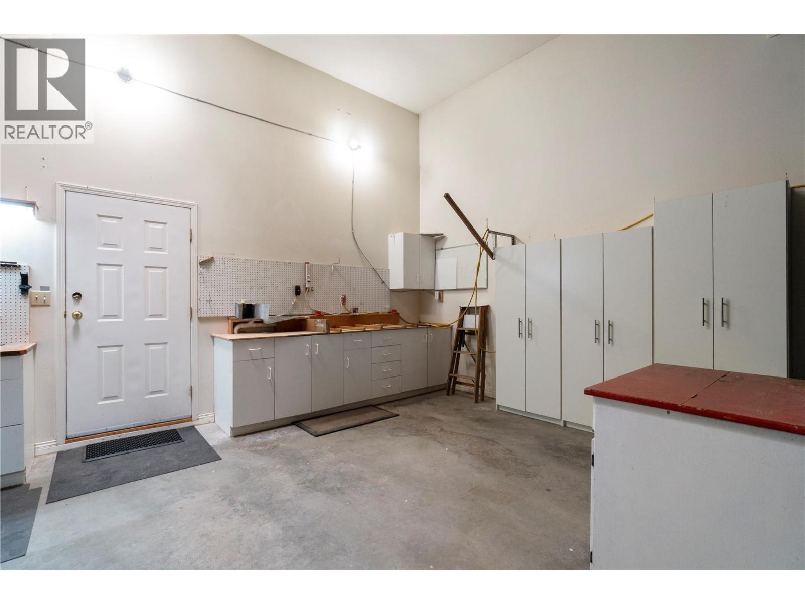 151 25 Street NE, Salmon Arm, British Columbia  V1E 2A8 - Photo 34 - 10396098