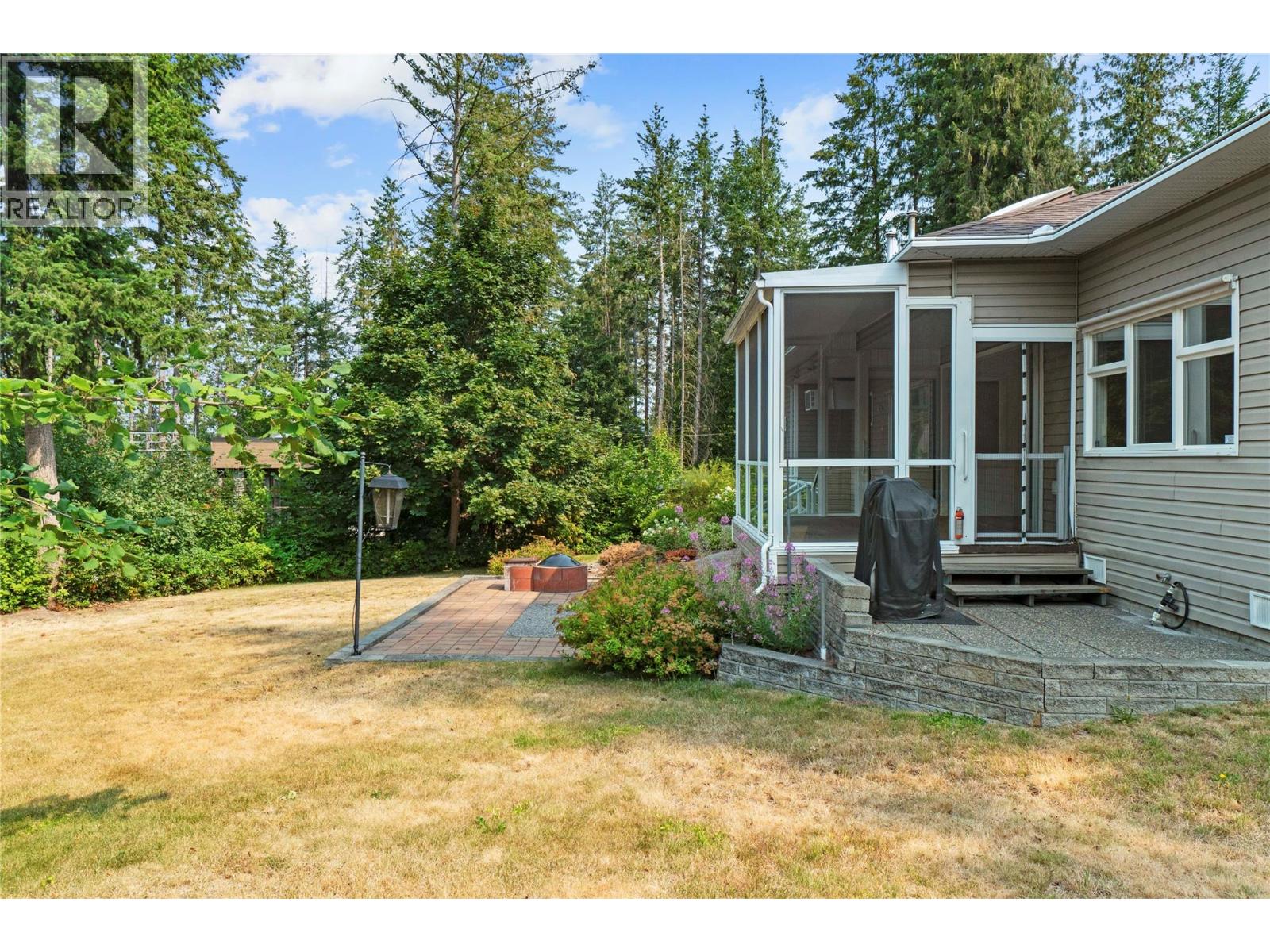 151 25 Street NE, Salmon Arm, British Columbia  V1E 2A8 - Photo 36 - 10396098