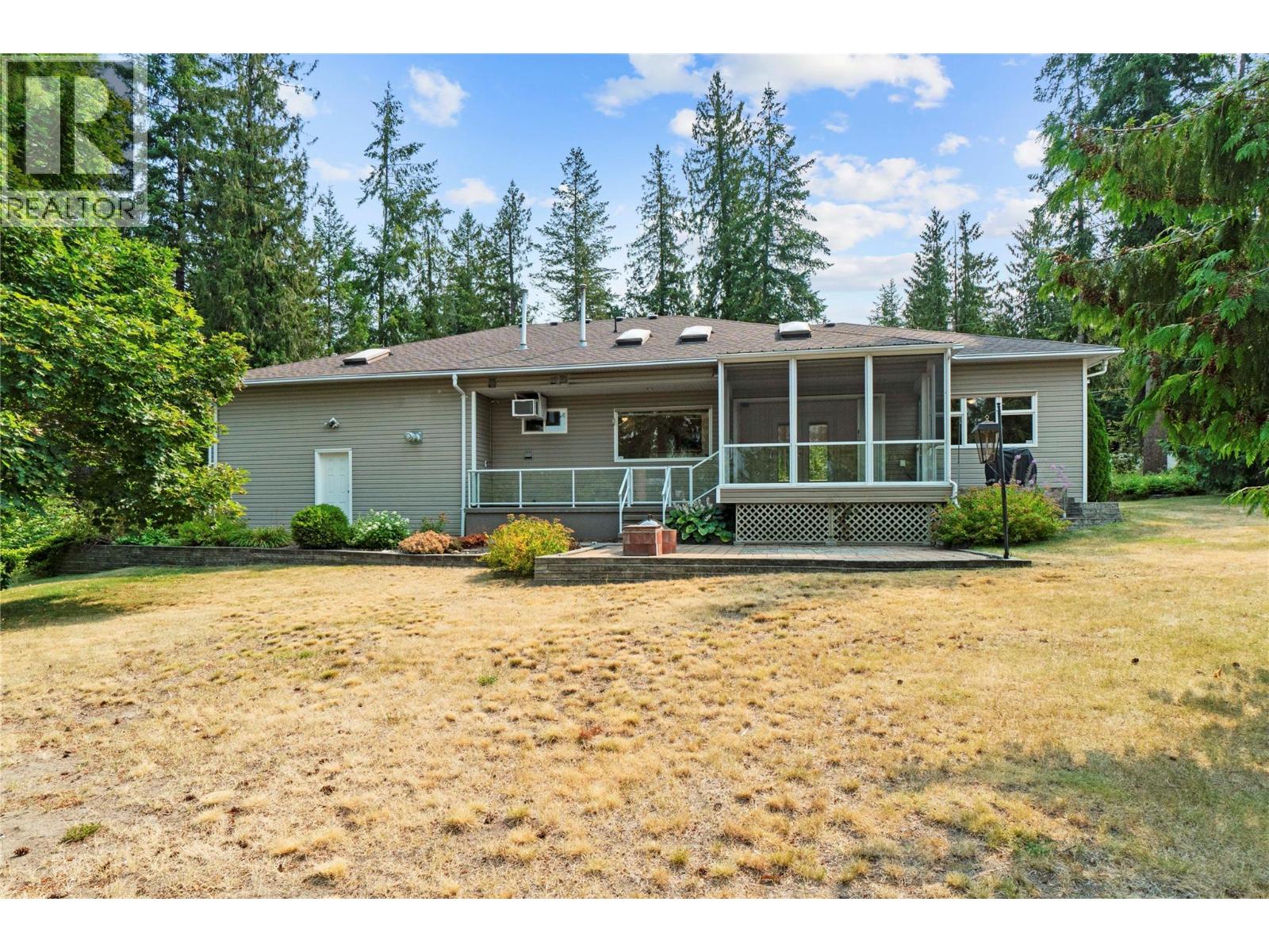 151 25 Street NE, Salmon Arm, British Columbia  V1E 2A8 - Photo 38 - 10396098