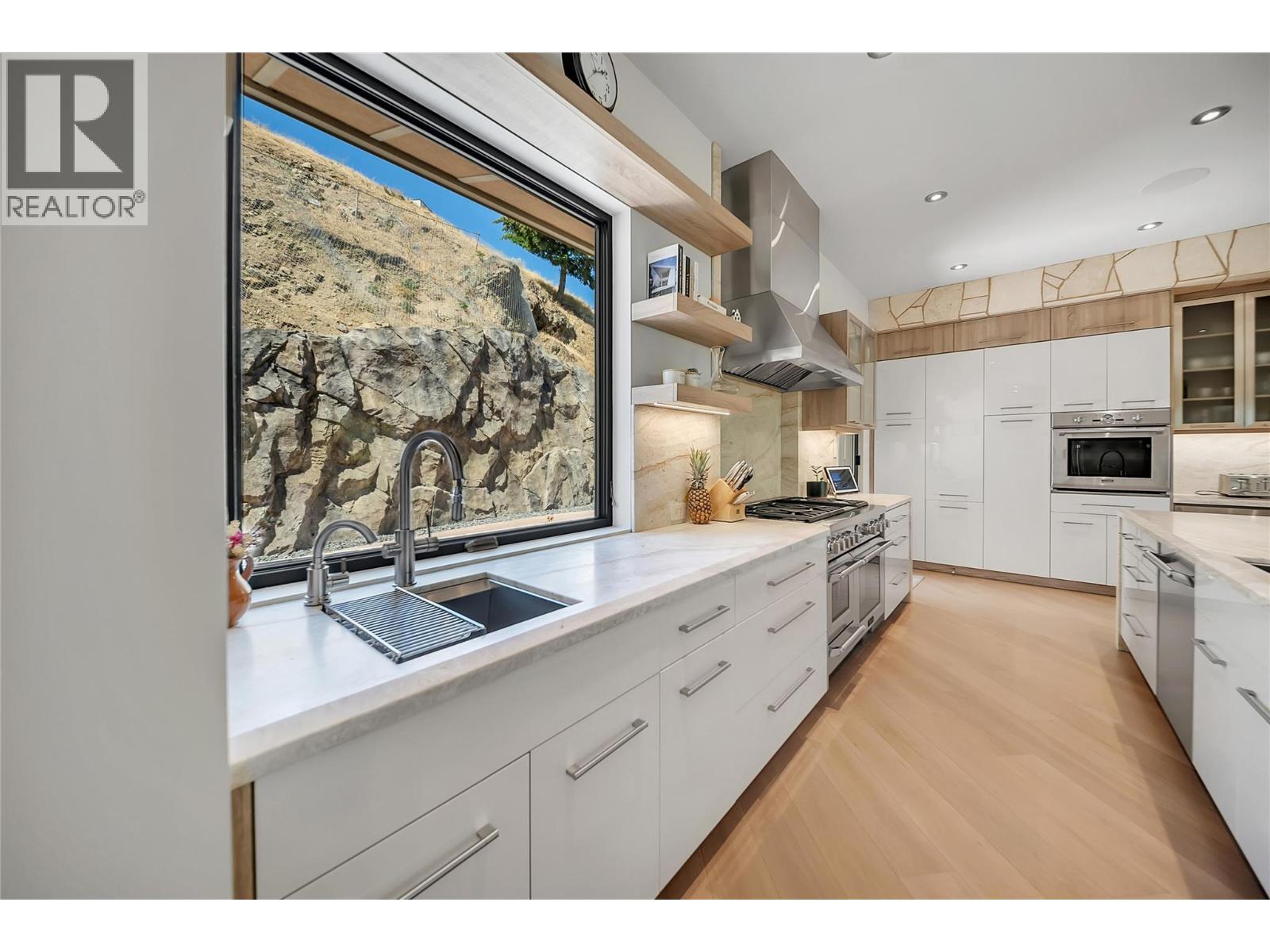 732 Highpointe Place, Kelowna, British Columbia  V1V 2Y3 - Photo 11 - 10395244