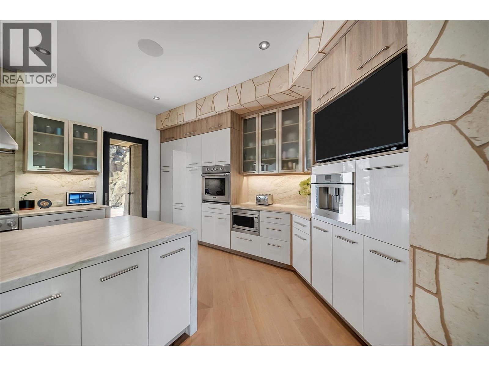 732 Highpointe Place, Kelowna, British Columbia  V1V 2Y3 - Photo 7 - 10395244
