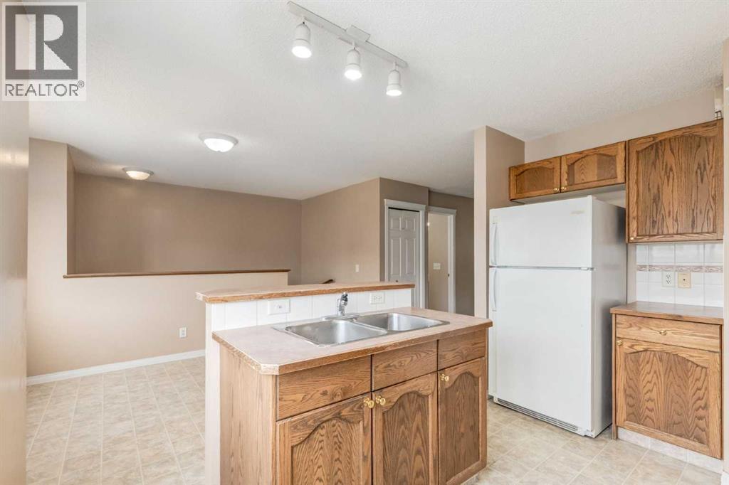 109 Hidden Creek Gardens Nw, Calgary, Alberta  T3A 6J4 - Photo 8 - A2321962
