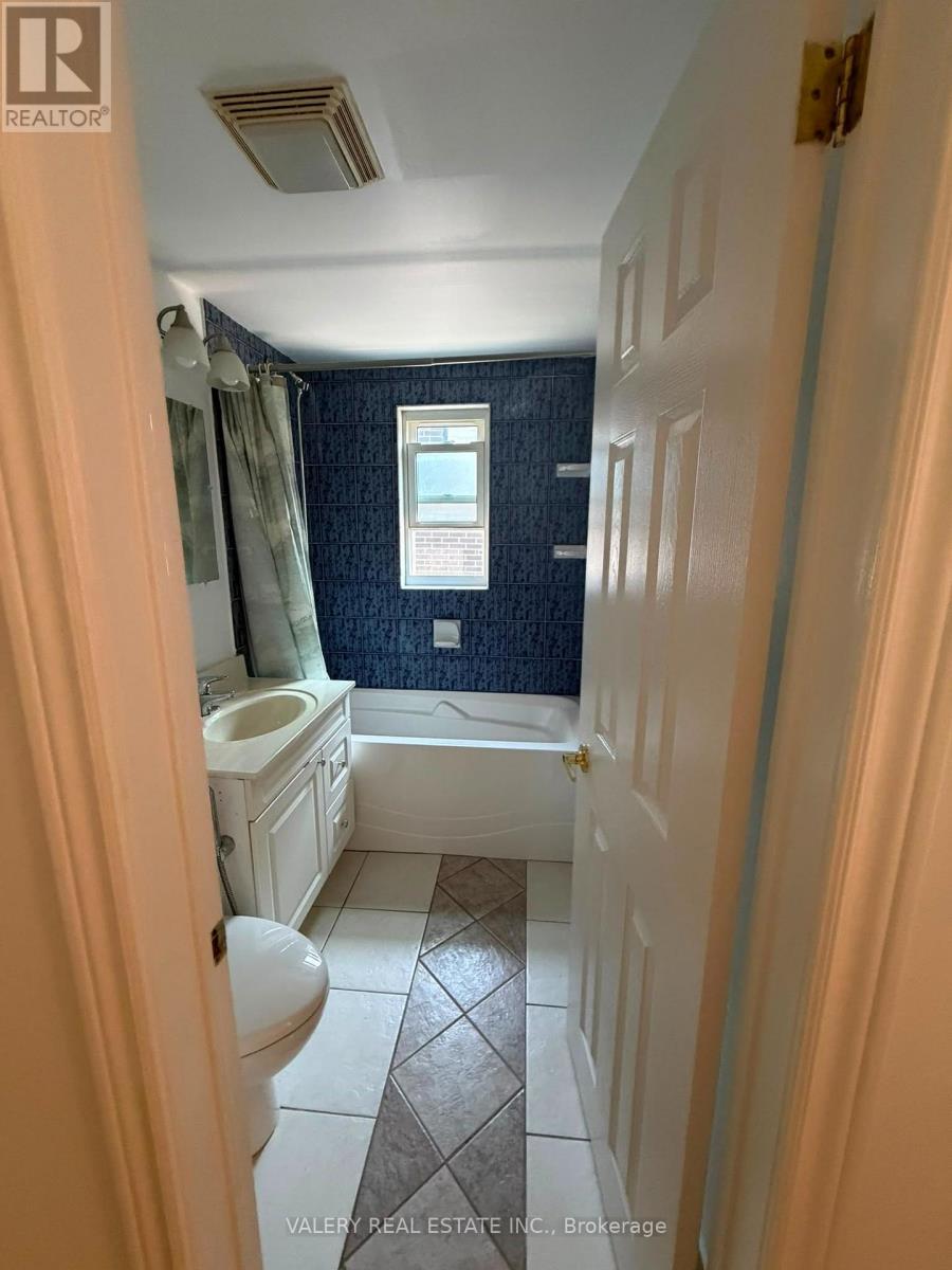 425 Livingston Road N, Toronto, Ontario  M1E 1M5 - Photo 3 - E13627316