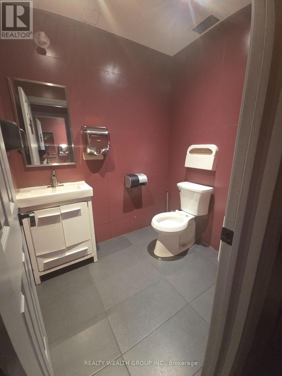 211 - 9737 Yonge Street, Richmond Hill, Ontario  L4C 8S7 - Photo 16 - N13627346