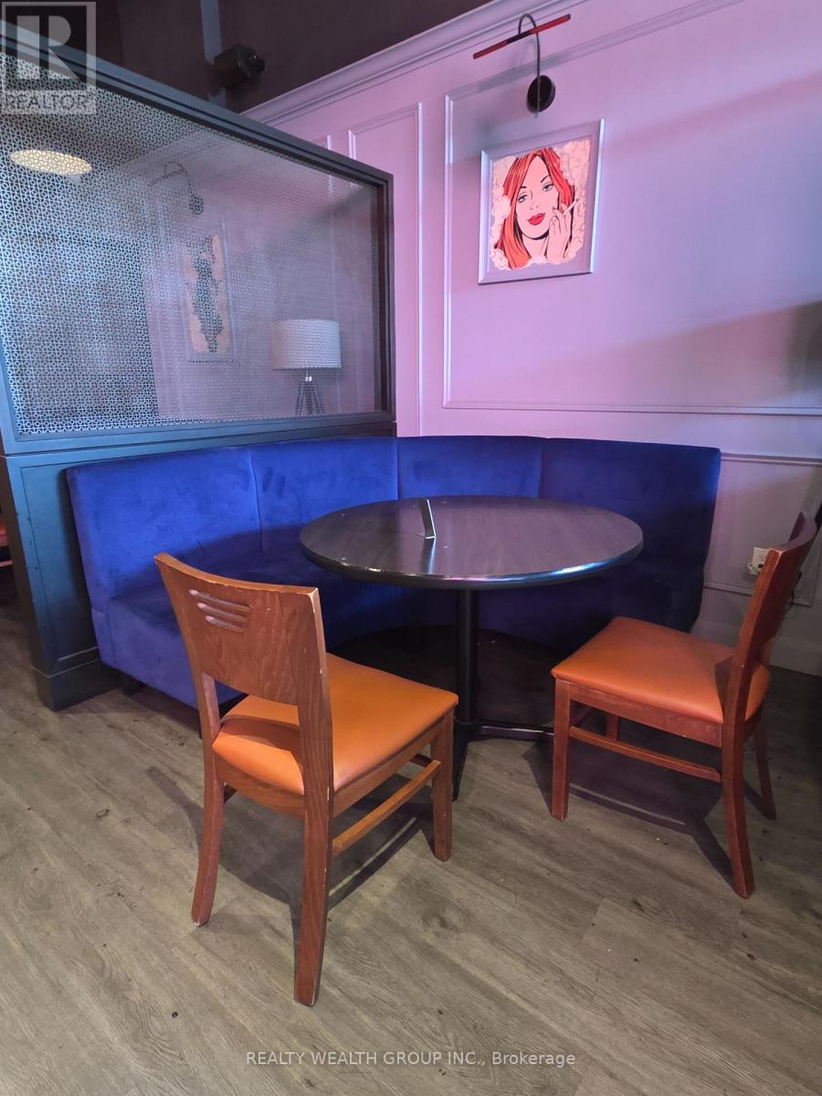 211 - 9737 Yonge Street, Richmond Hill, Ontario  L4C 8S7 - Photo 4 - N13627346