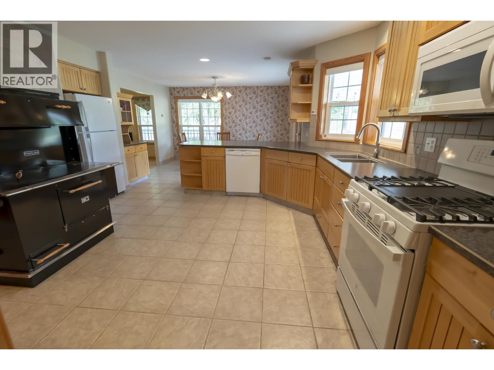 634 Robin Road, Fort St. James, British Columbia  V0J 1P0 - Photo 12 - R3148976