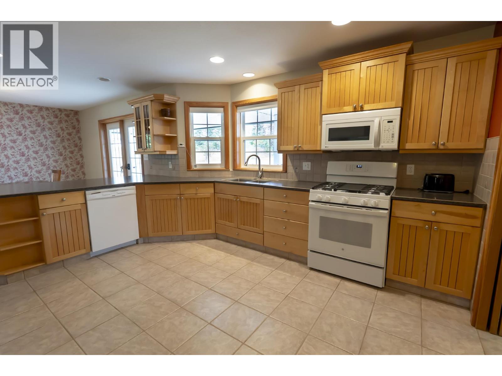 634 Robin Road, Fort St. James, British Columbia  V0J 1P0 - Photo 13 - R3148976