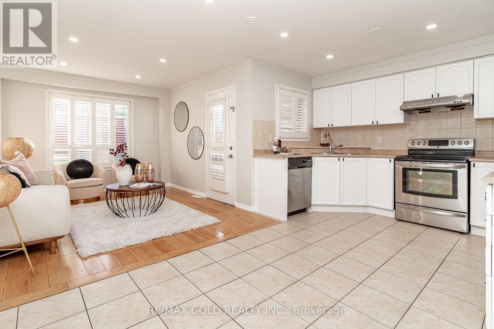 34 Jingle Crescent, Brampton, Ontario  L6S 0B2 - Photo 13 - W13602210
