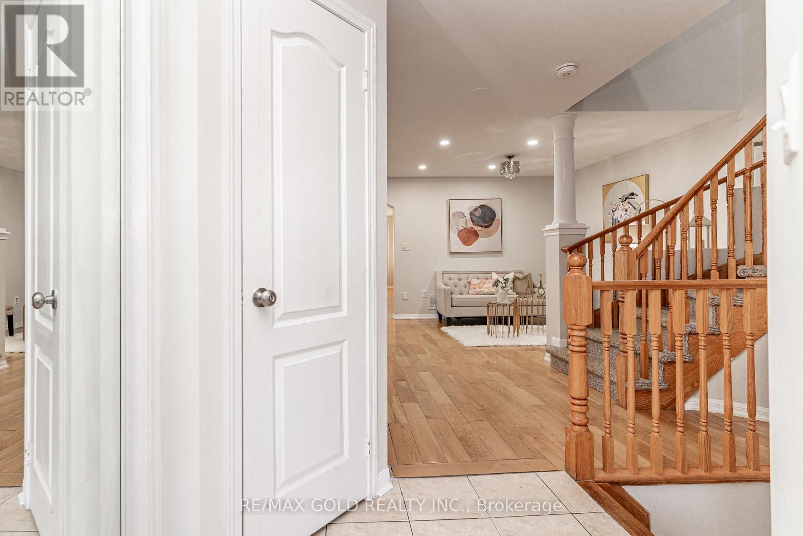 34 Jingle Crescent, Brampton, Ontario  L6S 0B2 - Photo 5 - W13602210