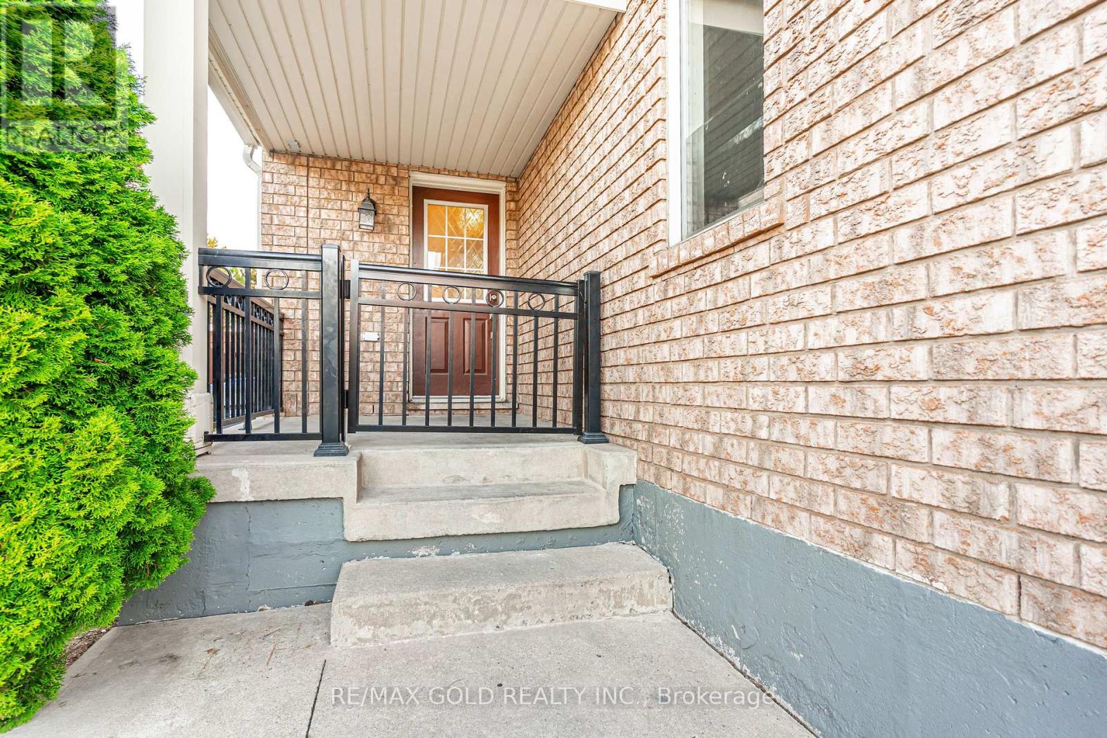 34 Jingle Crescent, Brampton, Ontario  L6S 0B2 - Photo 4 - W13602210