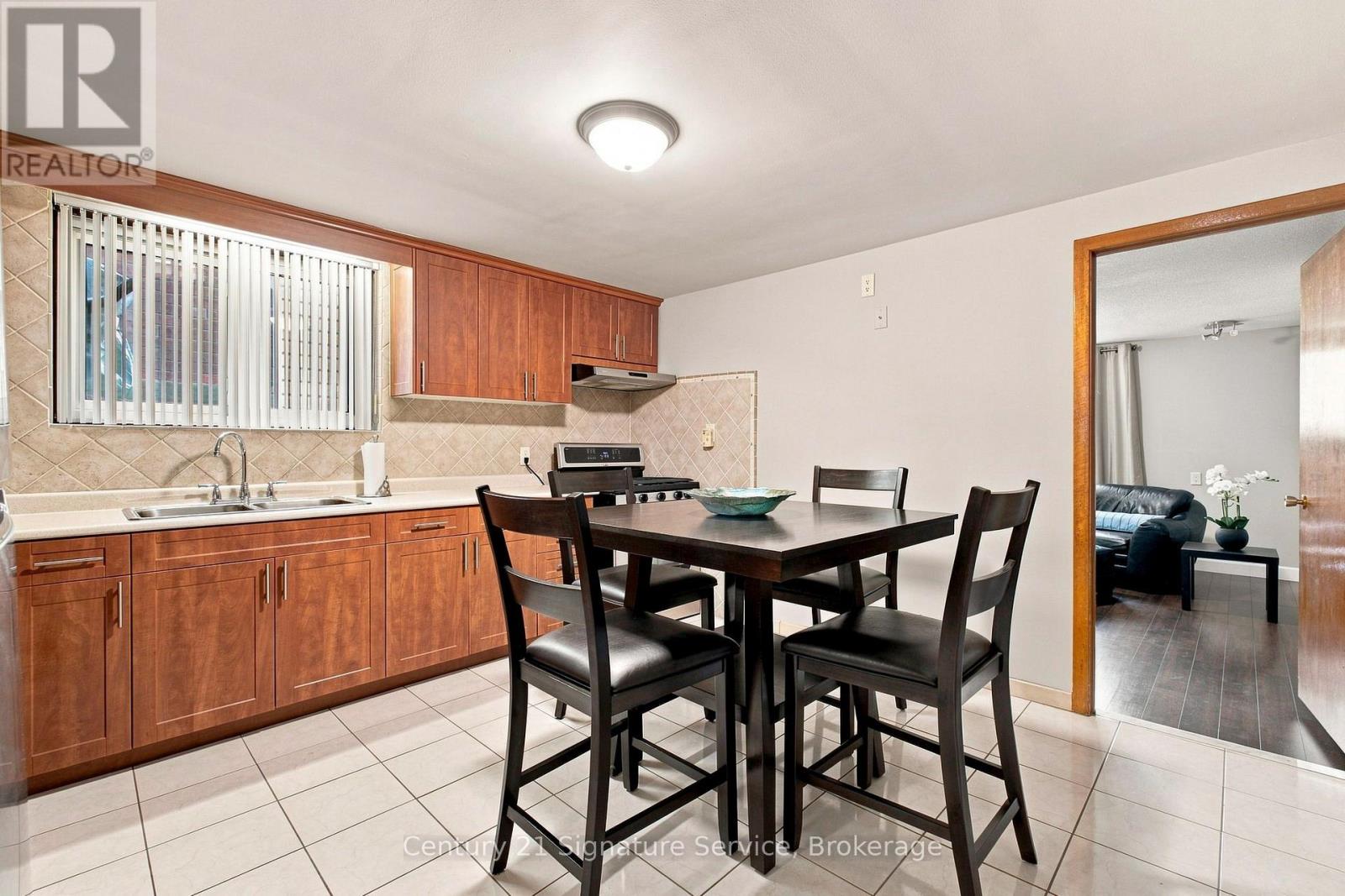 524 Silverthorn Avenue, Toronto, Ontario  M6M 3H7 - Photo 18 - W13623088