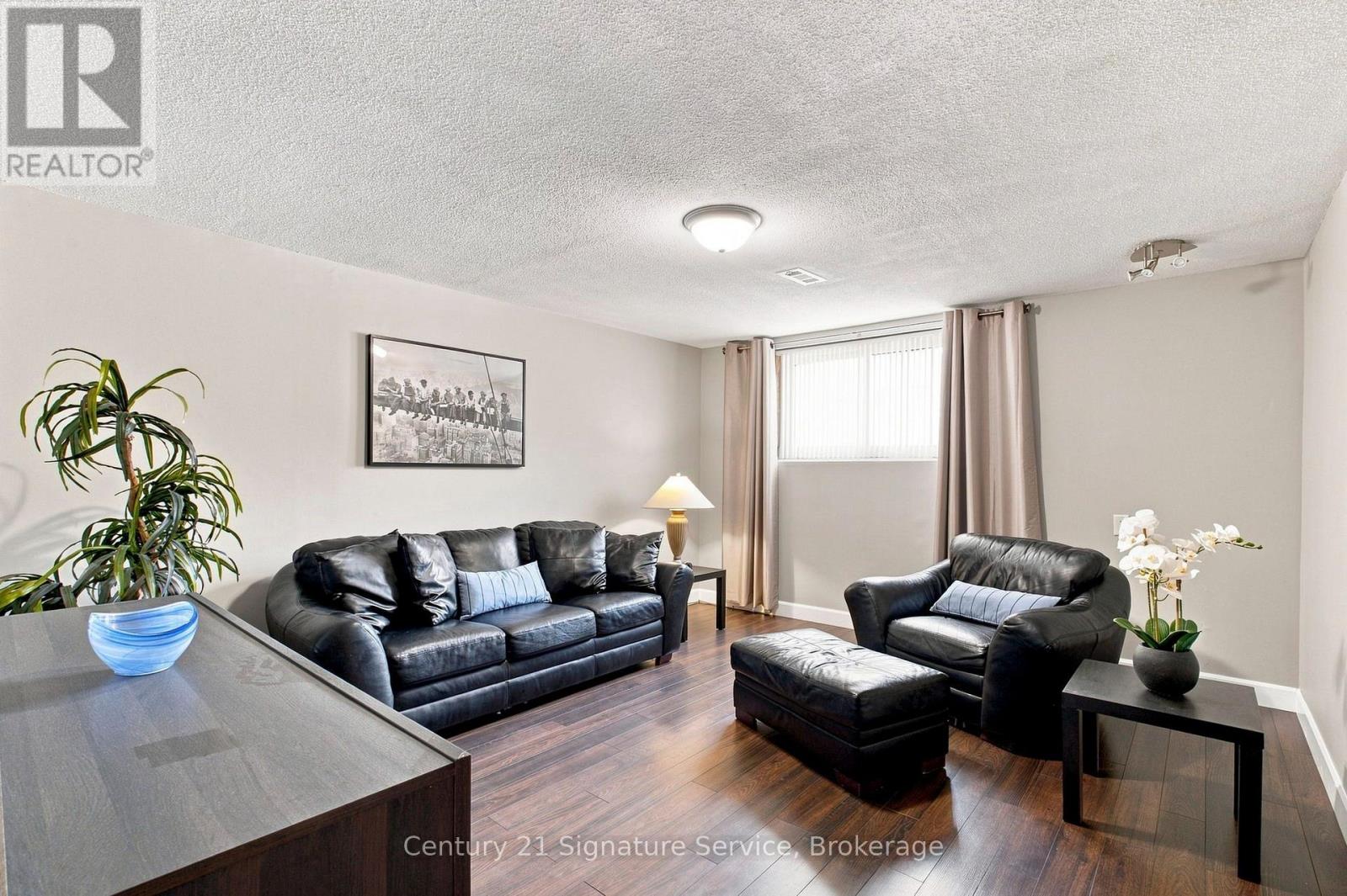 524 Silverthorn Avenue, Toronto, Ontario  M6M 3H7 - Photo 19 - W13623088